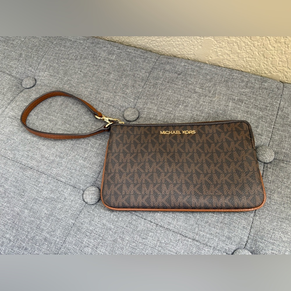 Michael Kors Jet Set Signature Brown Wristlet
